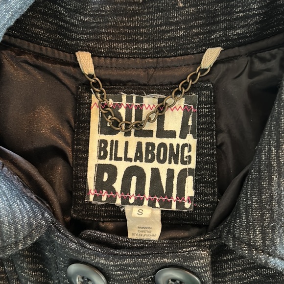 Billabong sweater/coat, size Small - Picture 2 of 3